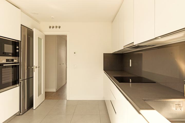 Horno y microondas en columna.